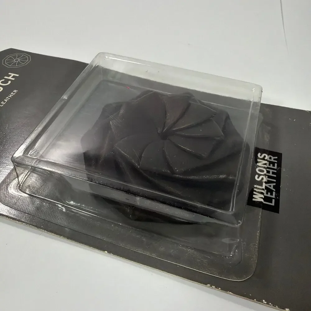 Wilsons Leather Style 96618 Black Leather Squeeze Coin Pouch NOS